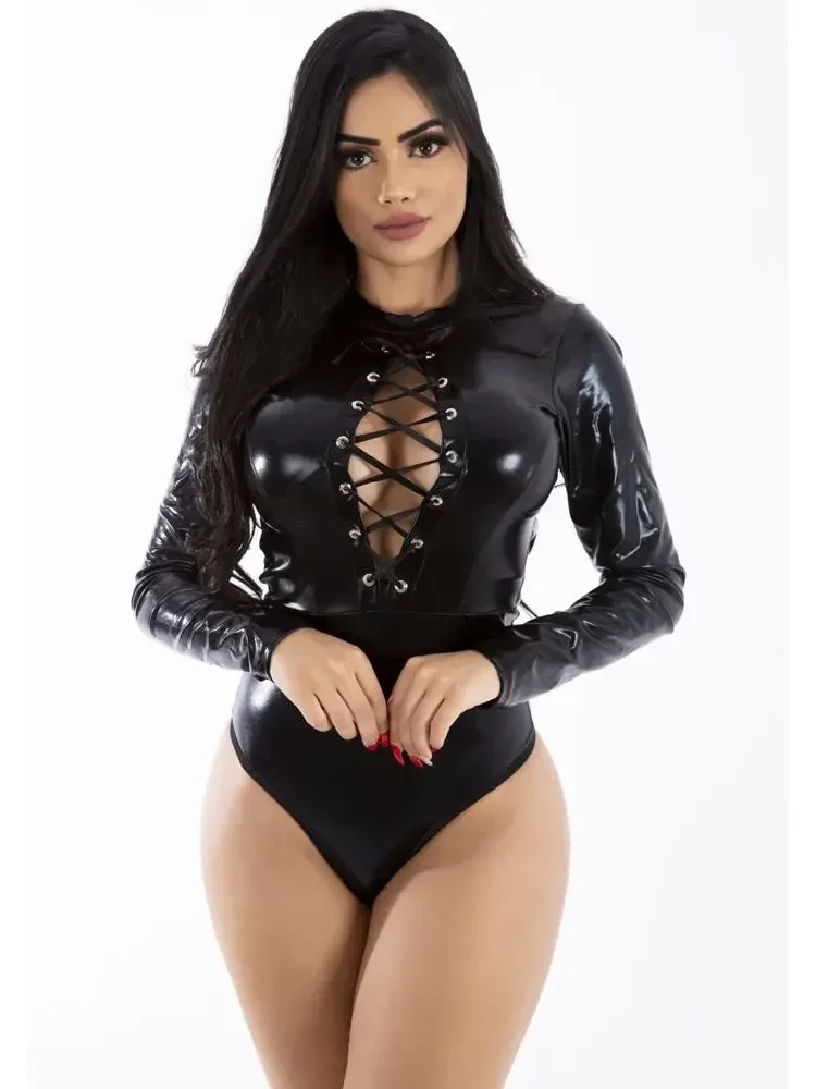 Бандажный комбинезон на шнуровке с открытой спиной и блестящей искусственной