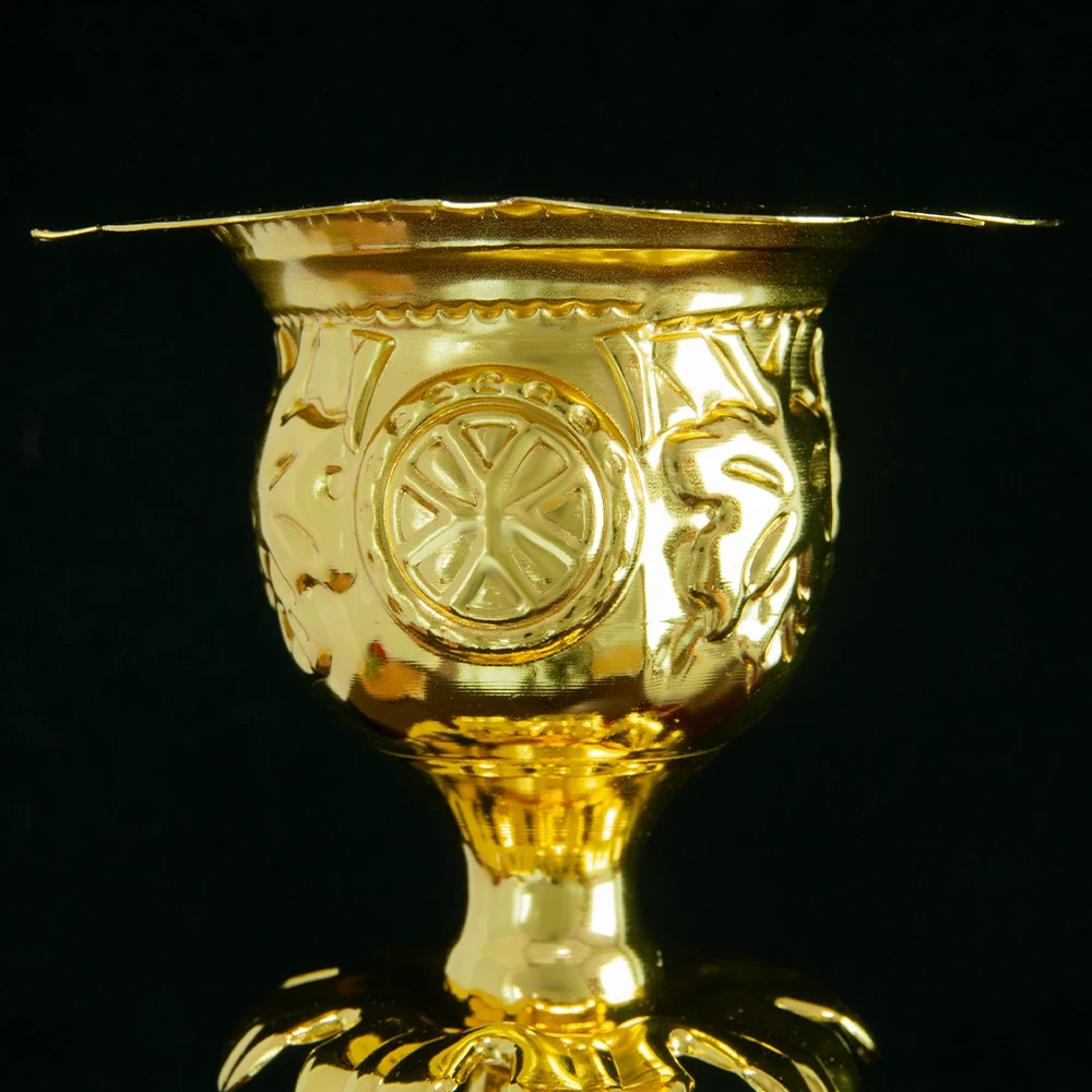 Декоративный подсвечник из сплава