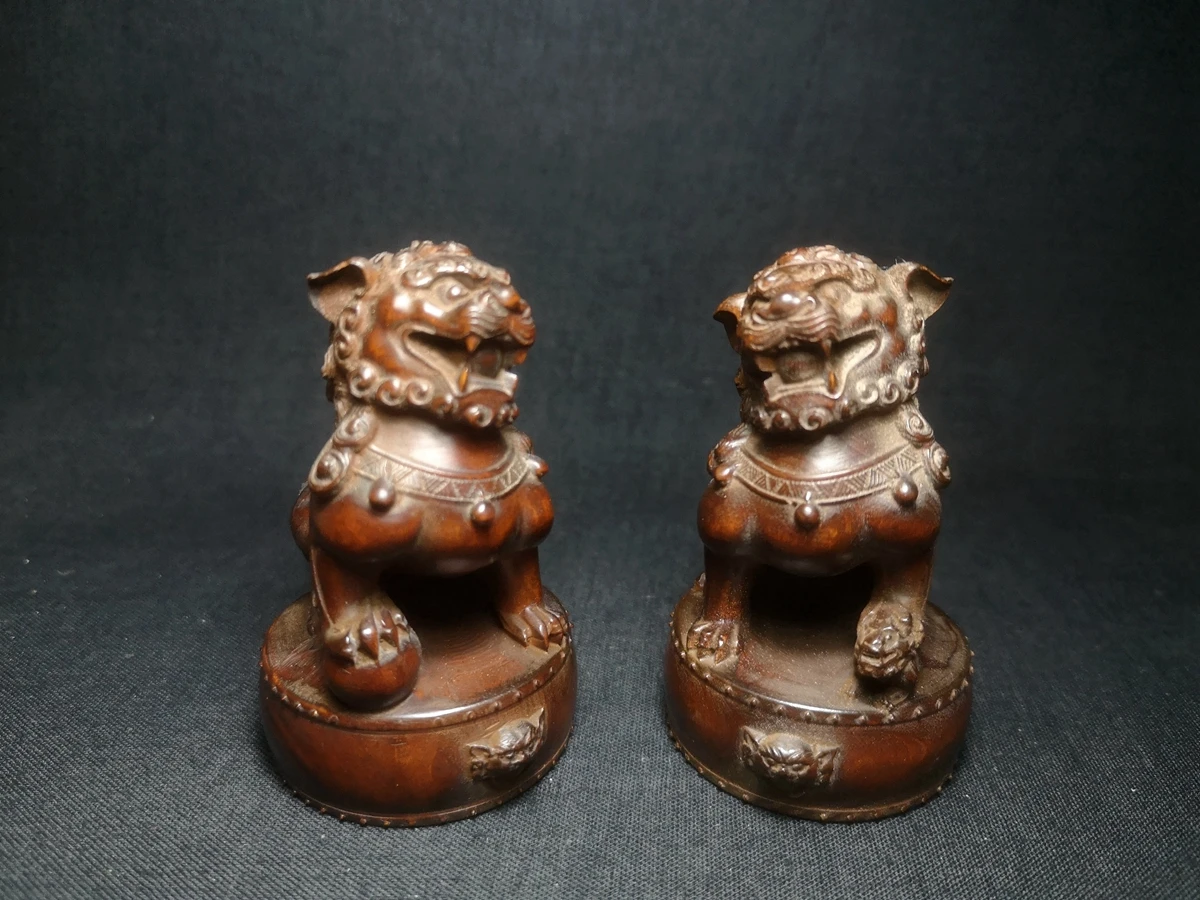 

1919 a pair Chinese Boxwood Hand Carved mighty lion Figure Statue Family Decoration Collection gift