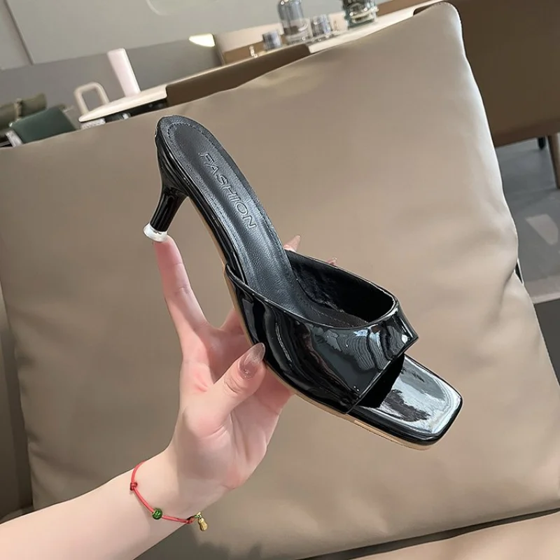 

2023 Spring/Autumn Simple Shallow Mouth High Heel Sandals Square Head Ladies Wearing Slippers With Exposed Toes Korean Version