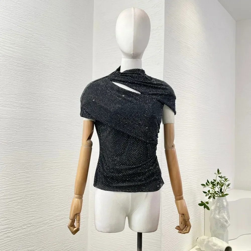 Женская прессованная блузка с короткими рукавами и вырезами черными
