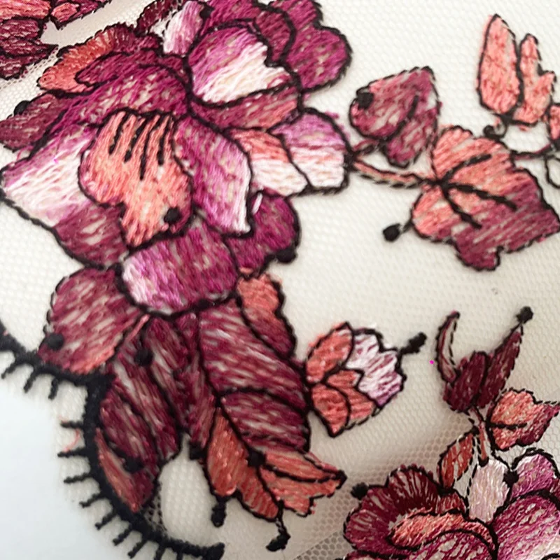 Кружевная отделка для платья с вышивкой