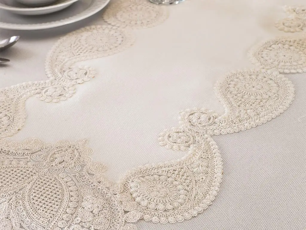

Verna Table Cloth 26 Piece Cream Cream