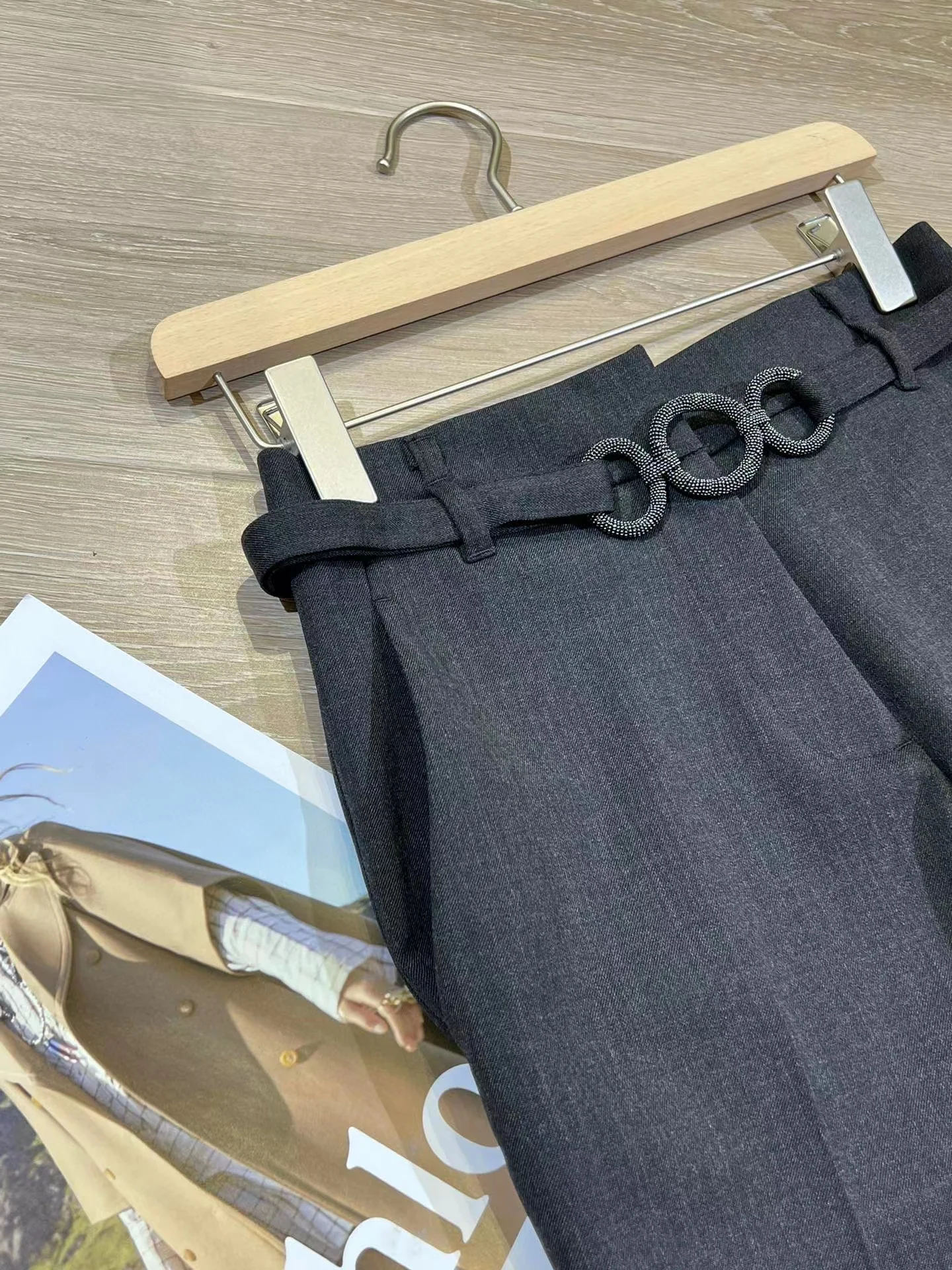 Рисунок 3 - Весна 2023, деловые брюки-карандаш