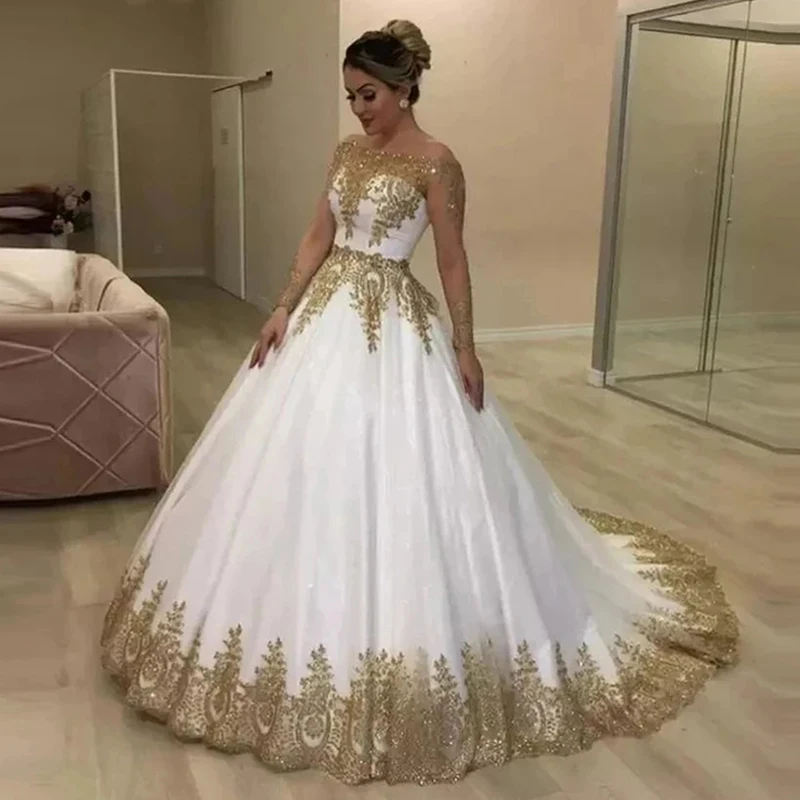 

Saudi Arabic Long Sleeves Wedding Dress For Bride Gold Lace Applique Beads Boat Neck Vintage Bridal Gowns Plus Size