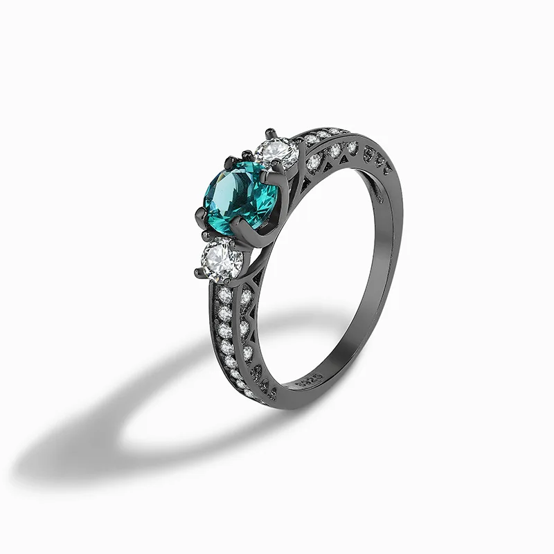 

Женское кольцо из серебра 925 пробы с черным и золотым камнем