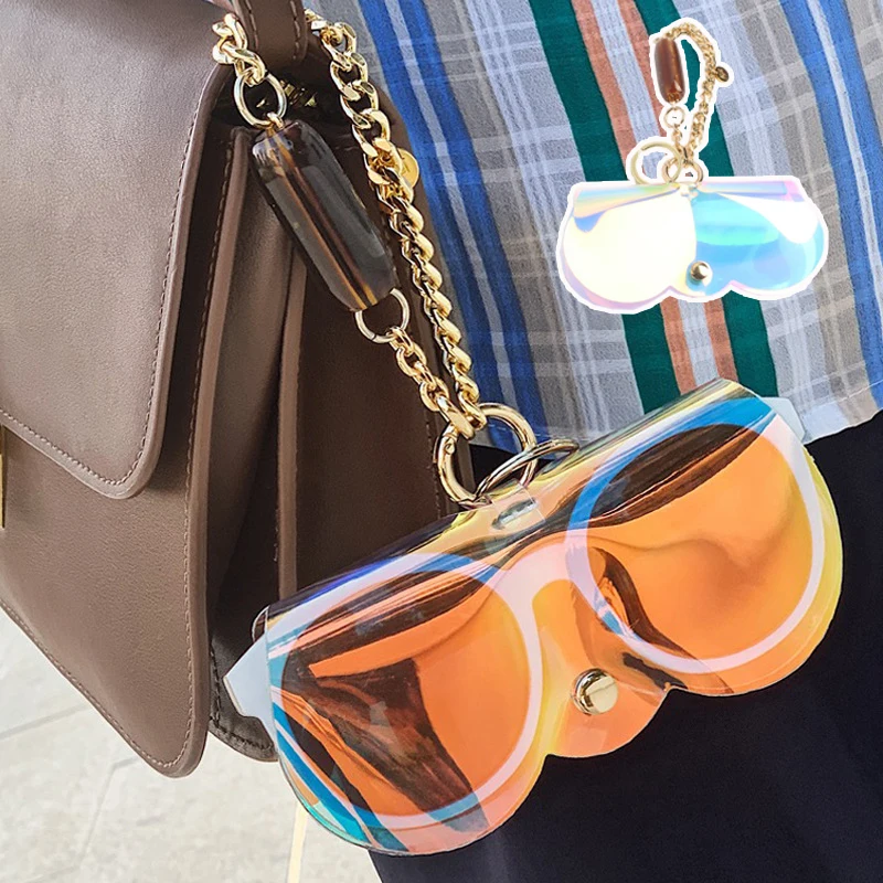 

2023 PVC Laser Eyeglasses Case With Metal Chain Ins Popular Cute Transparent Women Sunglasses Protection Cover Sun Glasses Bags
