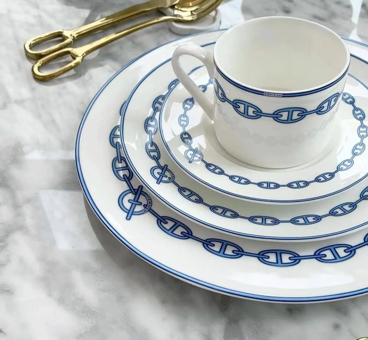 

Кофейная чашка из костяного фарфора, Западная еда, повседневный подарок, роскошная обеденная тарелка, набор из четырех предметов