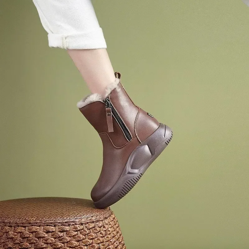 Зимние женские утепленные бархатные ботинки на платформе с боковой молнией