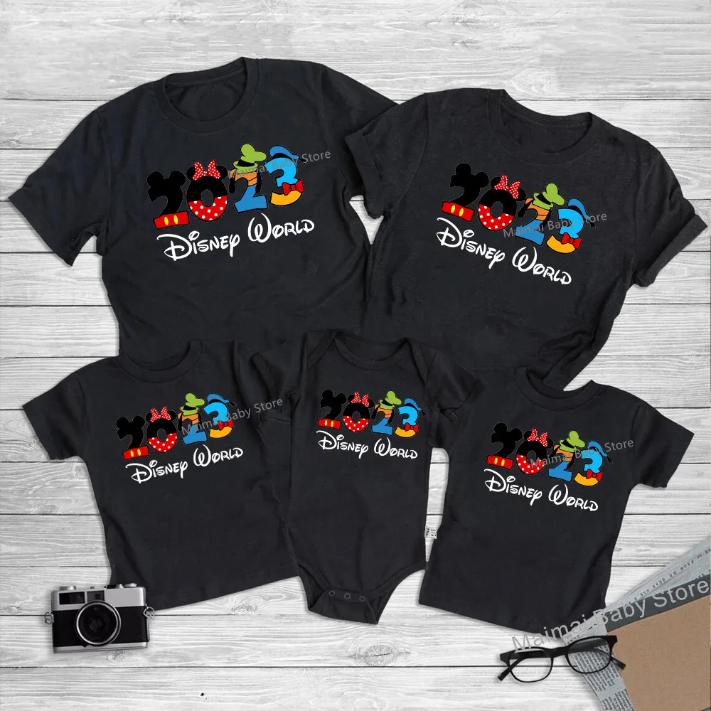 

2023 Disney World Print Family Matching Shirts Cotton Dad Mom Kids Tshirt Baby Rompers Family Trip Tops Disney Vacation Clothes