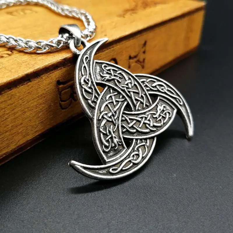 

New Fashion Trend Personality Men's Necklace Triangle Pendant Creative Simple Domineering Jewelry Accessories