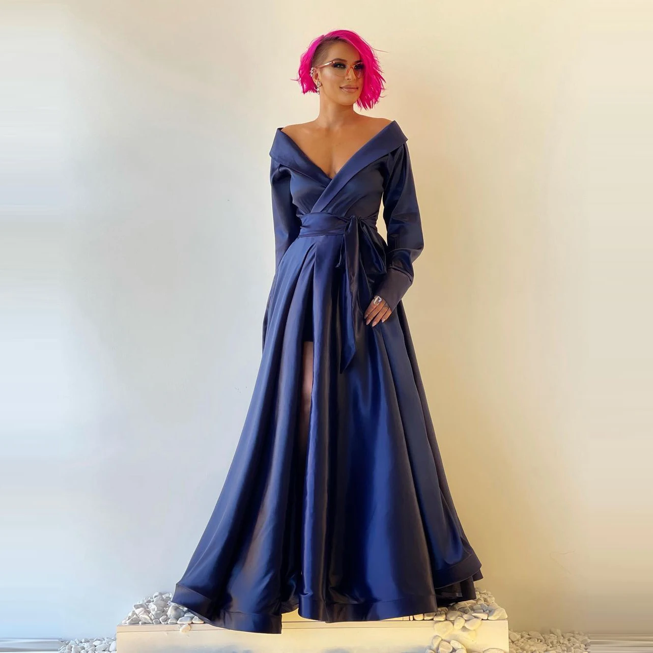 

2022 New Elegant Satin Evening Dresses Long Sleeves V Neck Women Plus Size High Slit Prom Party Gowns Custom Made