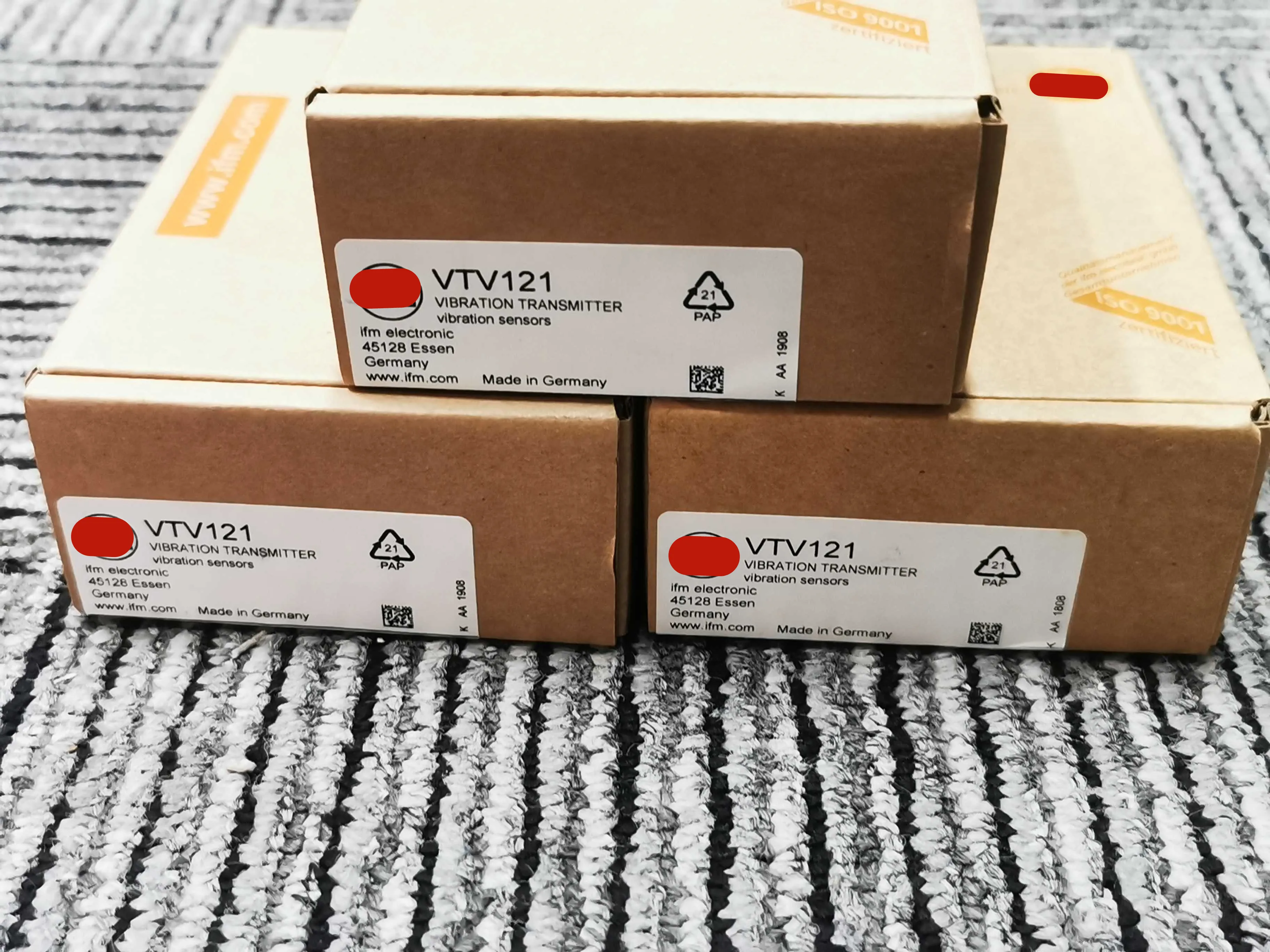 

Новый оригинальный вибродатчик VTV121