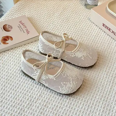 Туфли на плоской подошве с вышитыми цветами для маленьких девочек, детская обувь принцессы с бантом на резинке, летние дышащие детские балетки для малышей