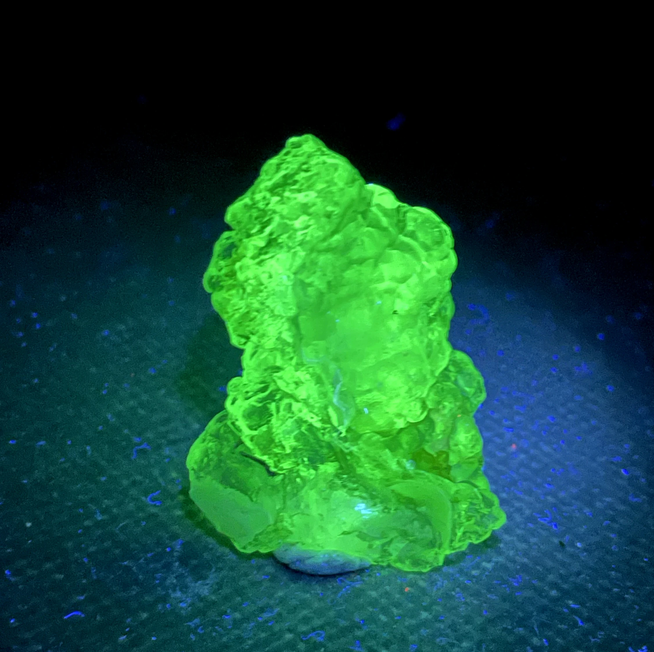 

Best ! 100% natural Mexico Green Fluorescence Hyalite (Glass Opal) mineral specimen quartz