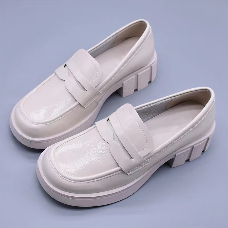 

Spring and summer new leather block heel small leather shoes British wind heel one foot pedal single shoe