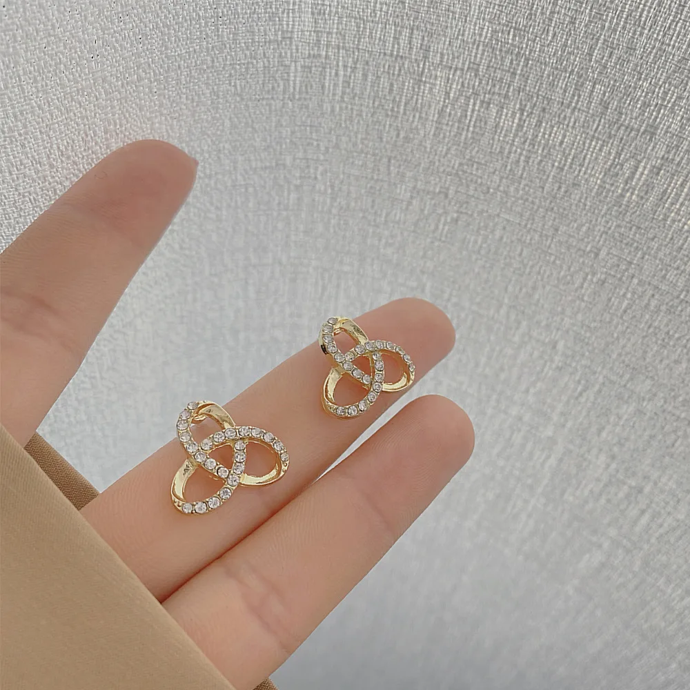 

Light Luxury Pretty Gold Color Letter D Pendant Earrings Noble Exquisite White Zircon Ear Studs Female Fashion Gorgeous Jewelry