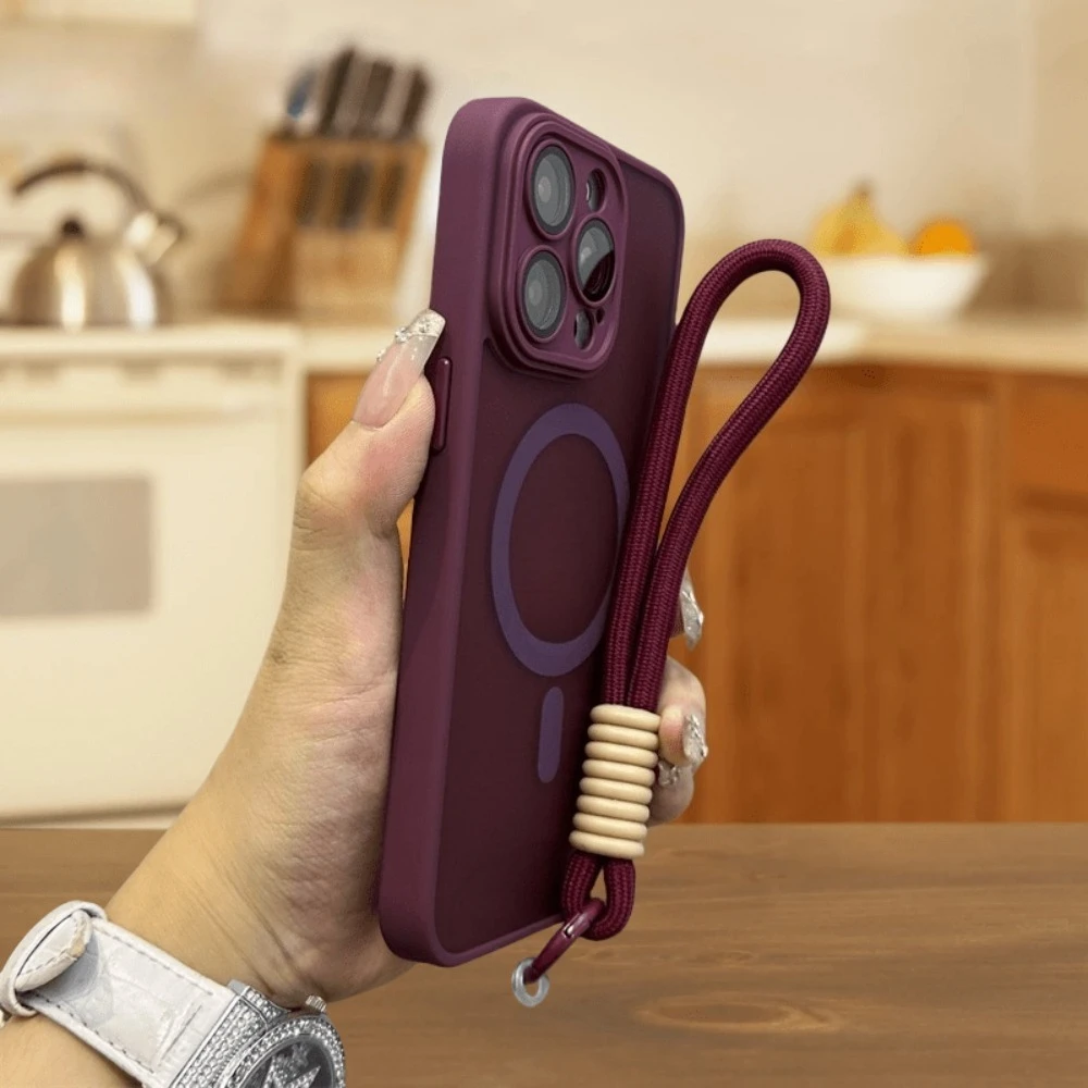 Фото Чехол для iPhone 17 Pro Max с матовым ремешком, магнитный мягкий край и пленкой для объектива, совместимый с iPhone 16, 15, 14, 13, 12, 11 №1