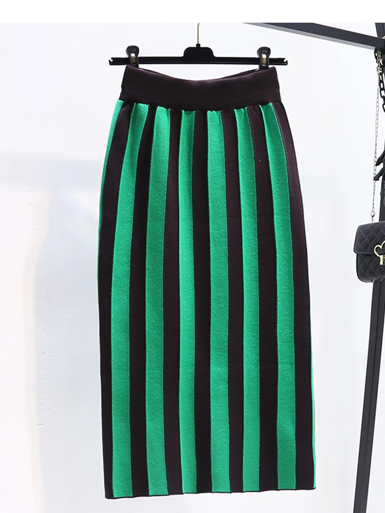 

Autumn Winter Striped Knitted Skirt Women's Black White Striped High Waist Mid-Length Straight Hip Skirt Knitted Skirts GD723