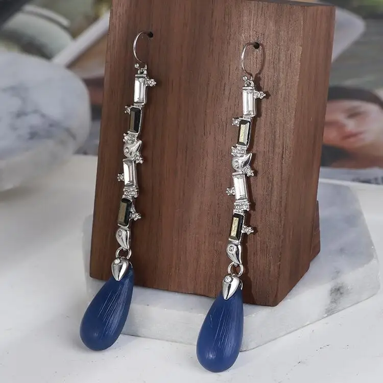 

Retro Stylish Geometric Design with Drop Resin Drop Earrings