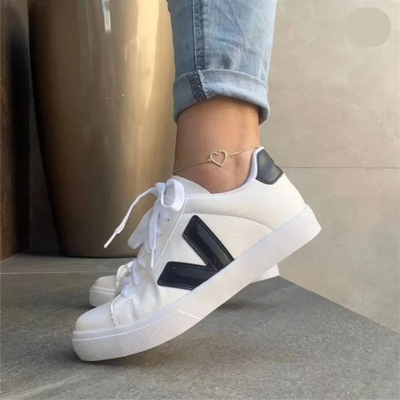 Ladies Designer Flat Sneakers 2023 Spring Fashionable Cross Laces Comfortable Women Vulcanized Shoes Walking Shoes Zapatos Mujer