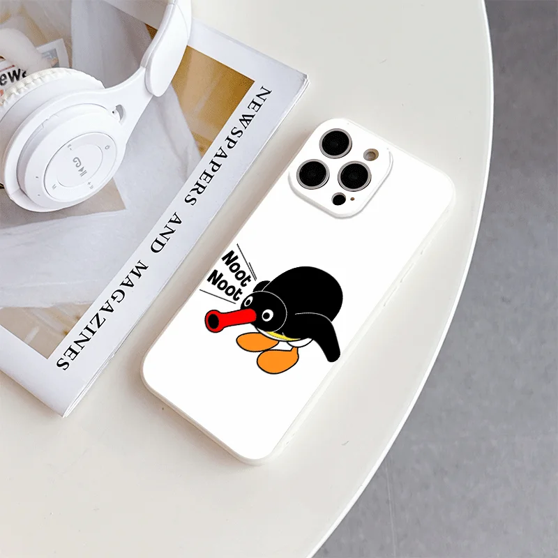 Фото Мягкий чехол для телефона с мультяшным пингвином P-Pingu для iPhone 16 17 Pro Max 17E 16E 14 15 Plus 12 13 7 8 SE, черно-белый, парный №5