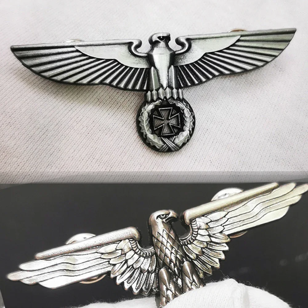 Брошь с изображением герба Санкт-Петербурга в ассортименте