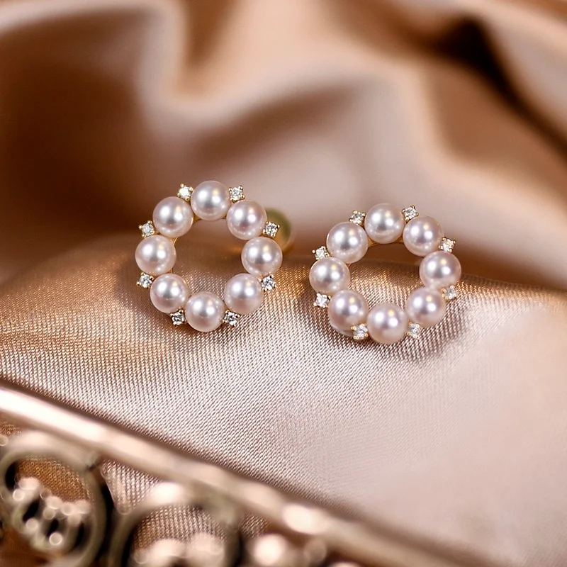 

French Japanese and Korean INS garland pearl earrings female retro high-end light luxury circle light luxury lady earrings
