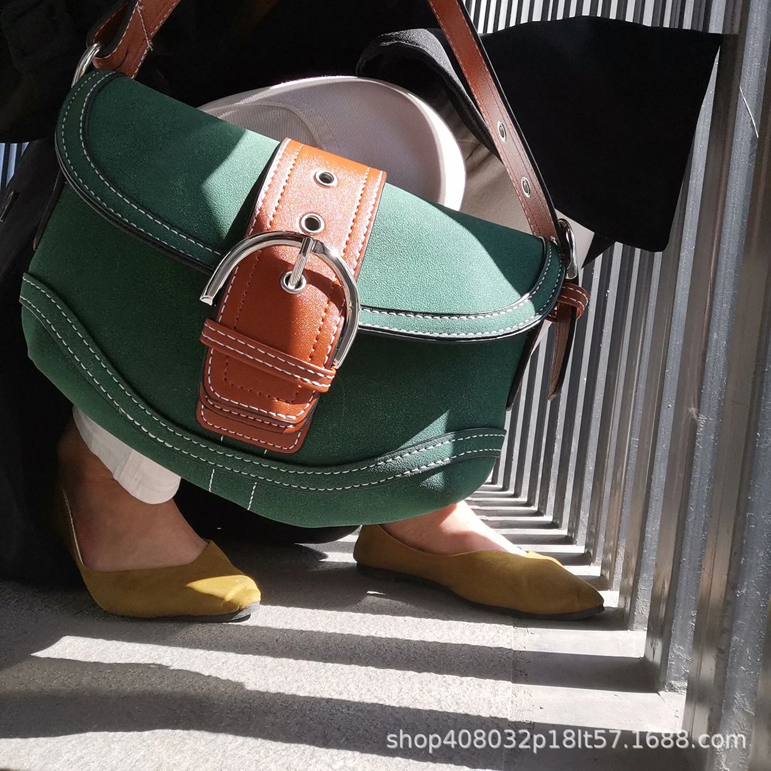 

Новая сумка нишевого дизайна 2023, сумка через плечо в стиле ретро, сумка из искусственной кожи зеленого цвета авокадо, ручная сумка для подмы...