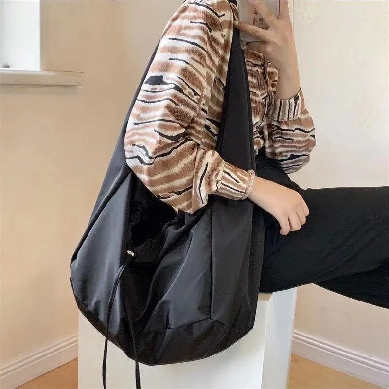 Черные водонепроницаемые нейлоновые сумки через плечо, женские мягкие переносные вместительные сумки-тоуты под подмышками, Корейская Универсальная женская сумочка Ulzzang