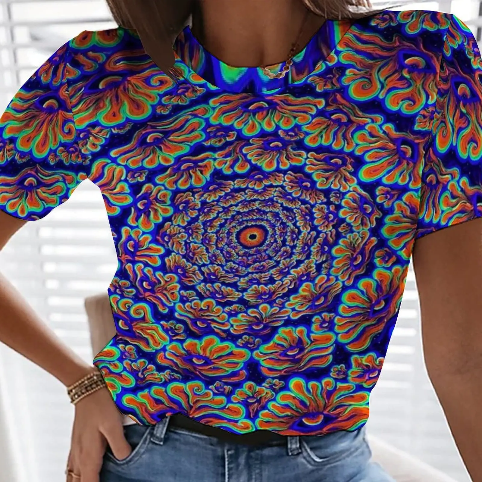 

New 2022 European and American 3D digital printing hand-painted colorful T-shirt women's T-shirt fashion breathable T-shirt