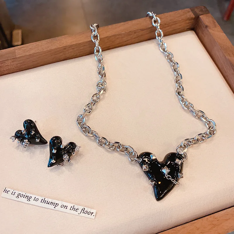 

Trendy Zircon Love Chain Necklace Sweet Cool Personality Ins Collarbone Fashion Design Sense Versatile Female
