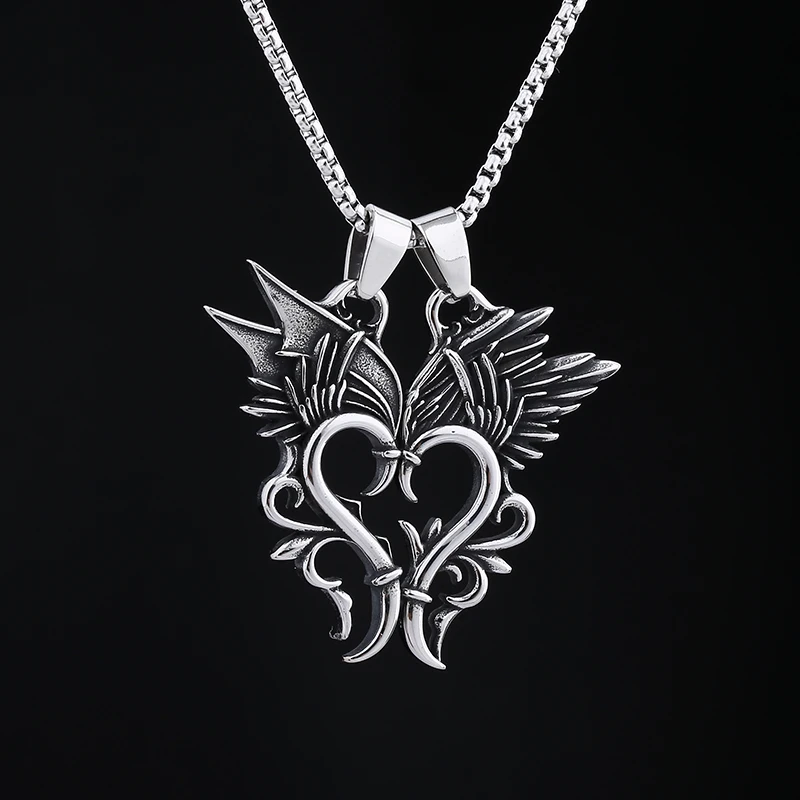 

Gothic 316L Stainless Steel The Heart With Feathe Pendant Necklace For Man Punk Rock Chain For Man Jewelry Lover`s &Couple Gift