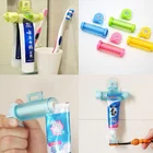 Креативная выжималка для зубной пасты на колесиках, настенный дозатор с присоской, аксессуары для ванной комнаты