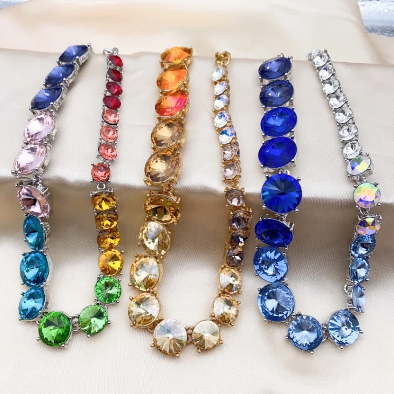 

Роскошное элегантное разноцветное простое банкетное платье со стандартным дизайном