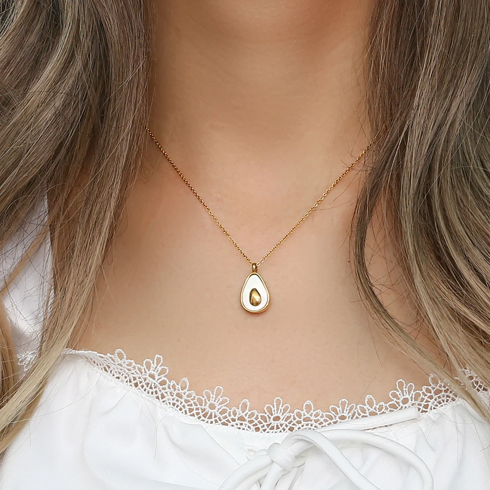 

2022 Lovely Natural Shell Avocado Pendant Necklaces Summer Female Jewelry 18K Gold Plated Waterproof Necklaces for Women Party