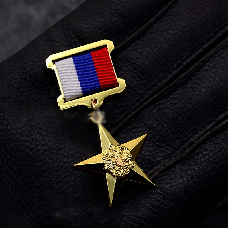 1 шт., медаль с изображением героев СССР