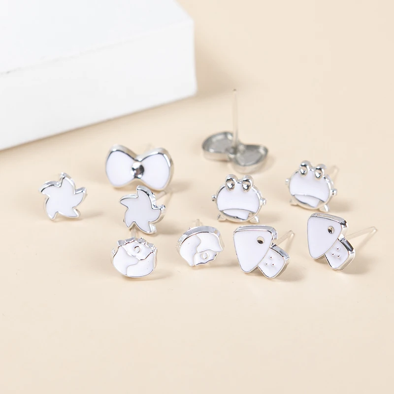 Серьги-гвоздики женские с жемчугом комплект небольших геометрических