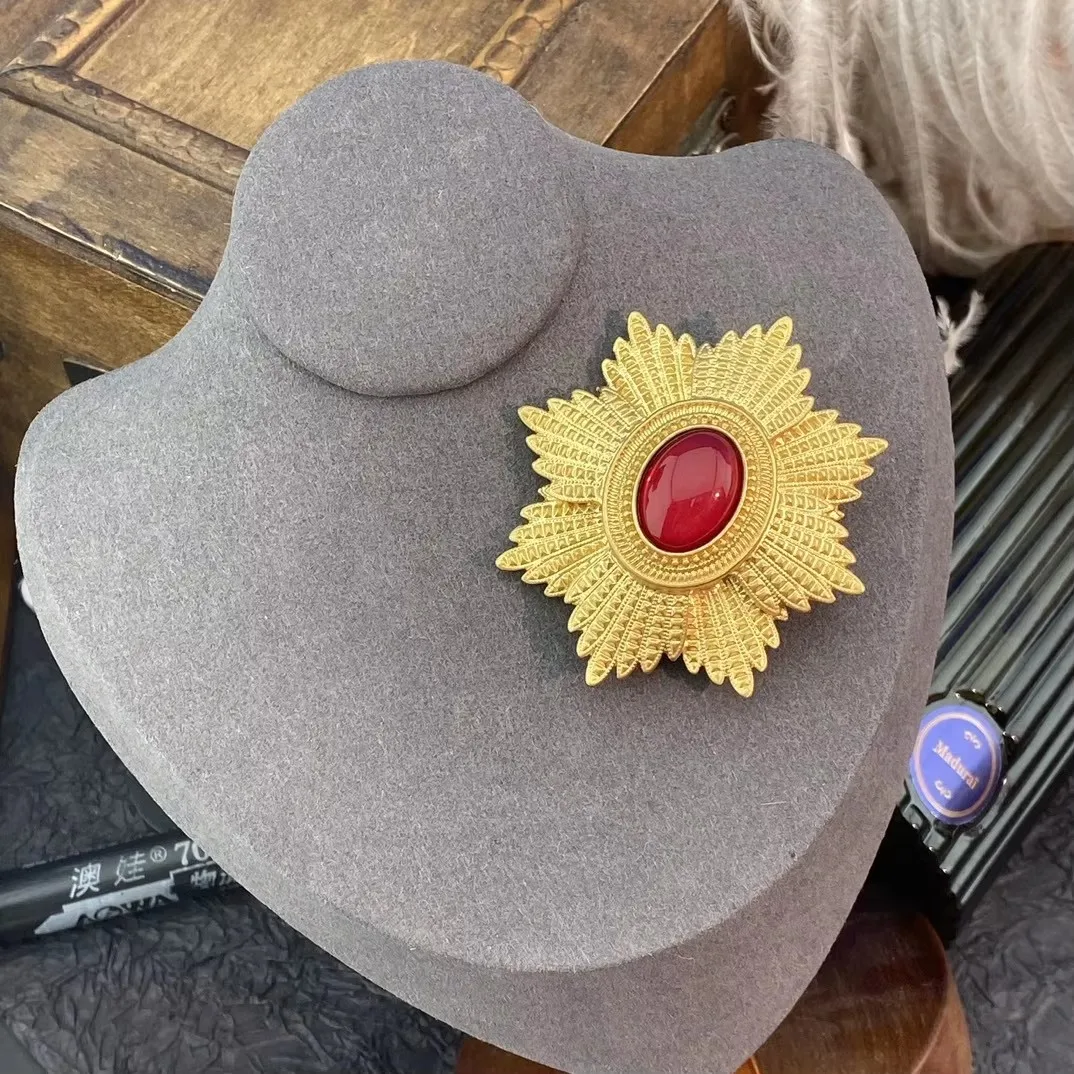 Красная стеклянная брошь shmik