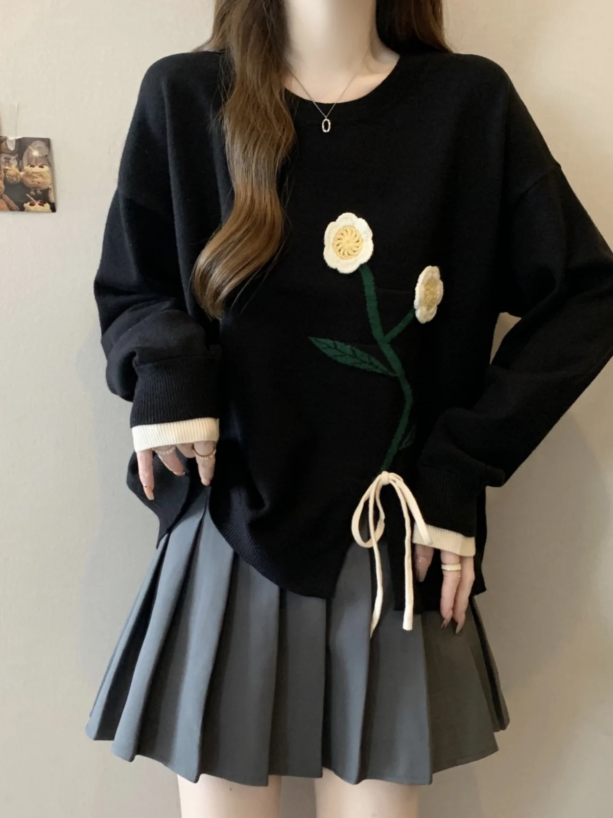 Женский черный свитер с нерегулярной вязкой на плечах осень-зима 2023 новый топ