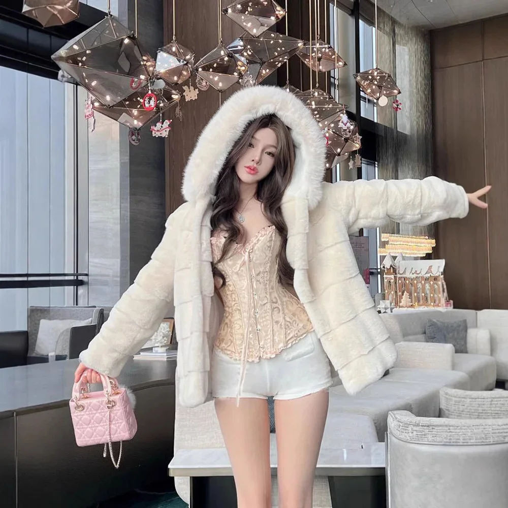 Осенне-зимнее женское утепленное пальто на меху молодежная модная куртка с