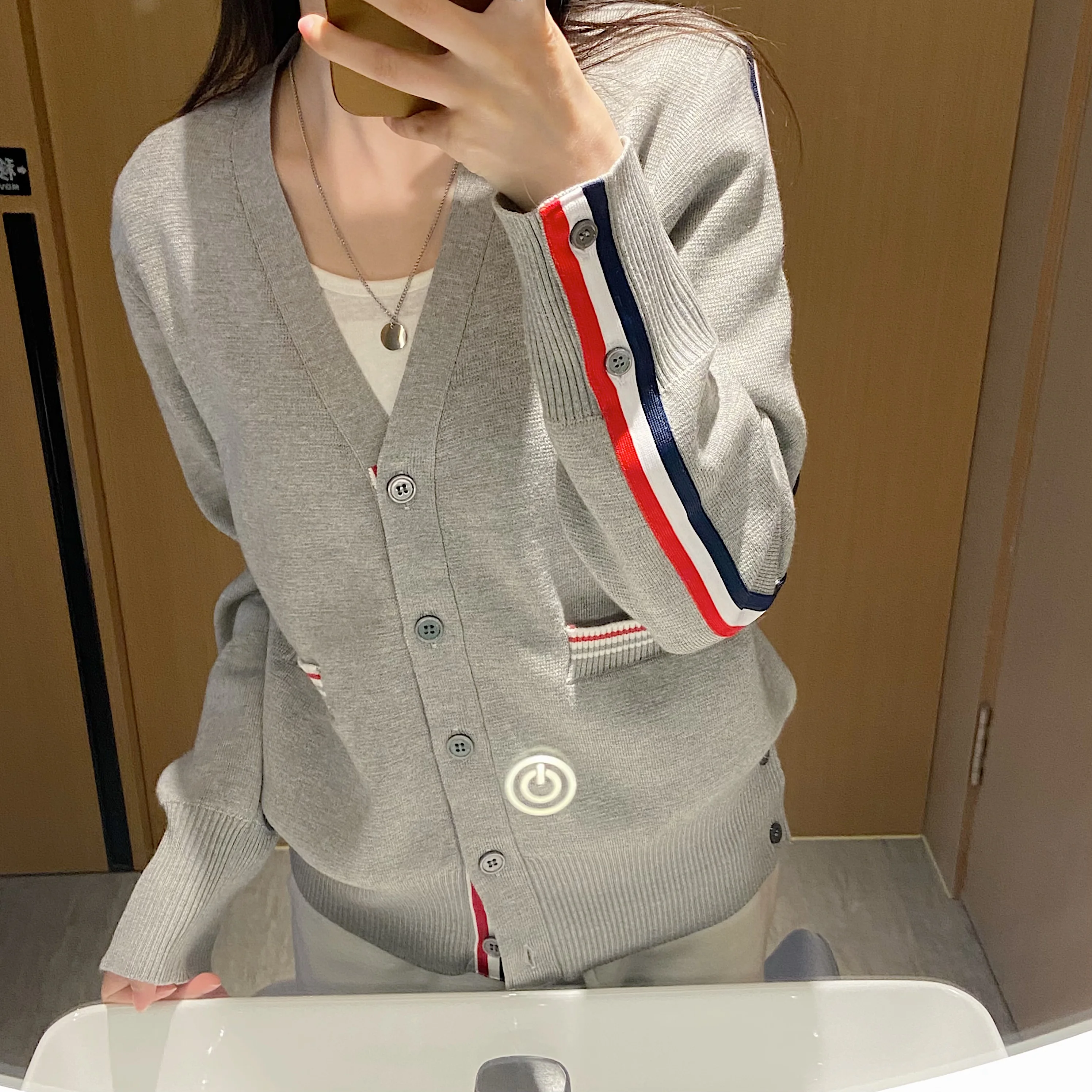 

Женский шерстяной вязаный кардиган в полоску, с V-образным вырезом