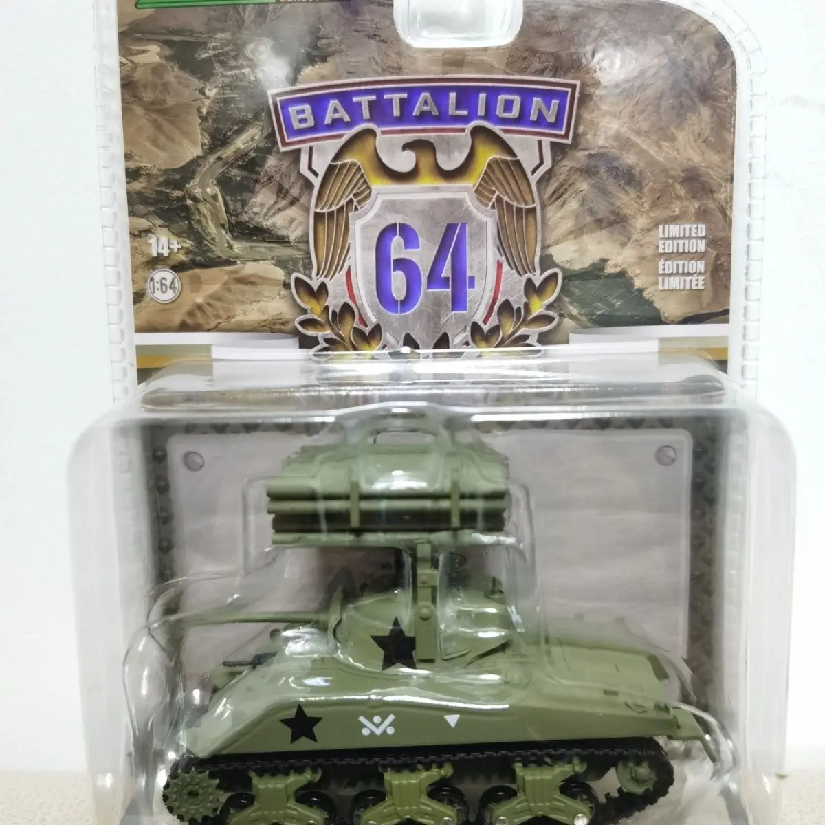 

30405 green 1/64 M4 Sherman organ tank with T34 multi-barrel rocket launcher alloy car model.