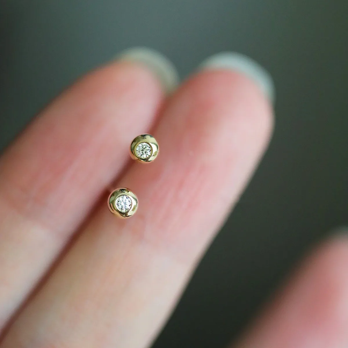 Фото Серьги Cciris.Com из серебра S925 с позолотой 14K и цирконами, в японском минималистичном стиле, оптовая продажа изящных украшений для женщин №1