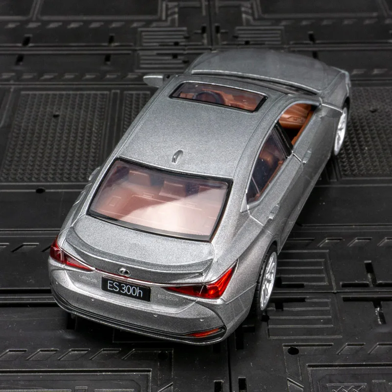 Фото Модель автомобиля Lexus ES300h из сплава металла, масштаб 1:35, с открывающимися дверями с обеих сторон, со звуковыми и световыми эффектами. №5