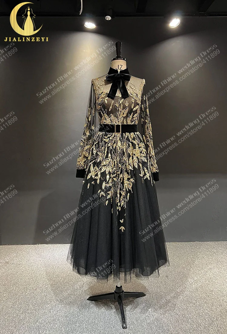 Рисунок 2 - Женское атласное платье с V-образным вырезом