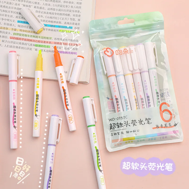 

Soft Tip Highlighter In Bag Students Use Highlighter Markers To Highlight Multi-colored Pens