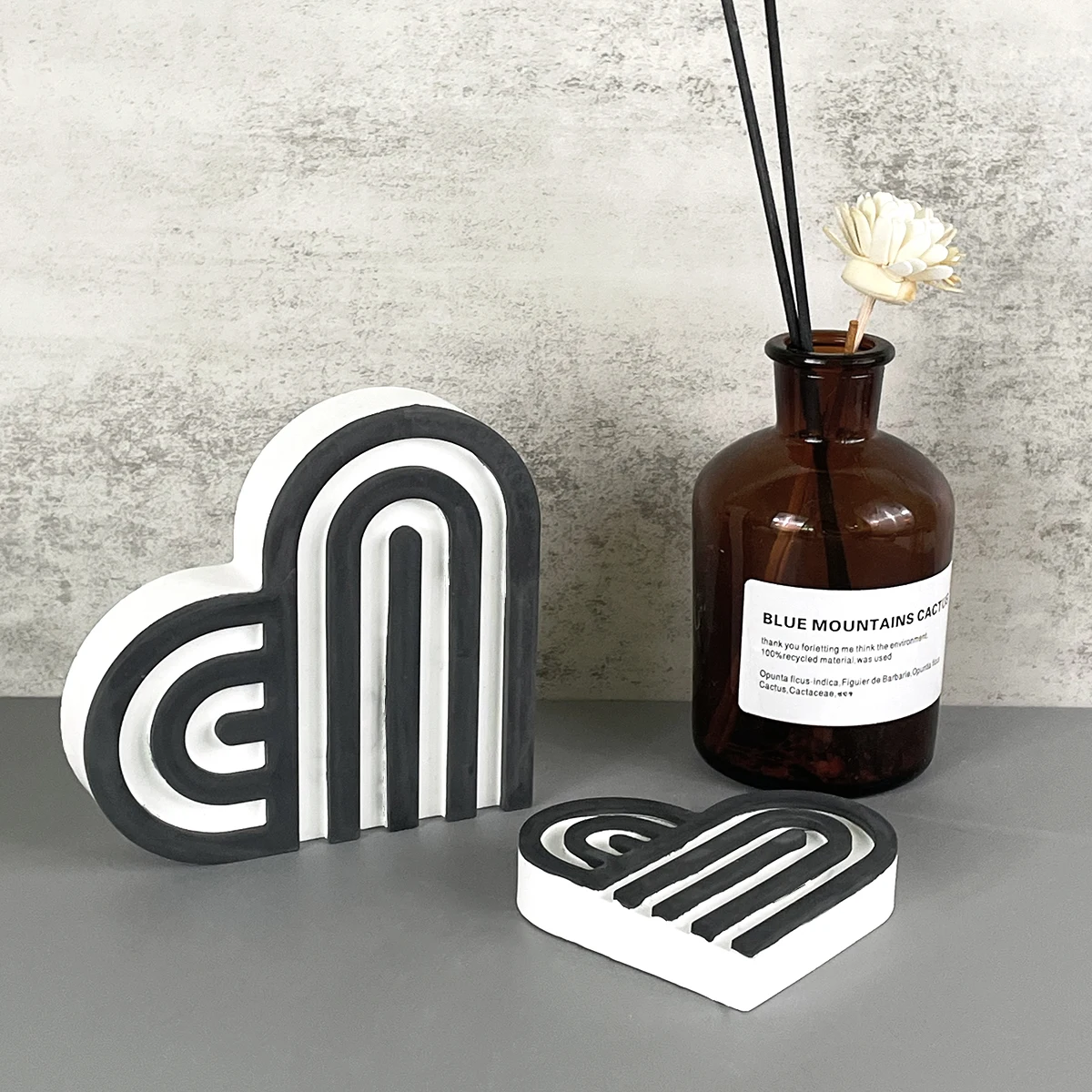 Силиконовая форма в виде арочной двери для свечей