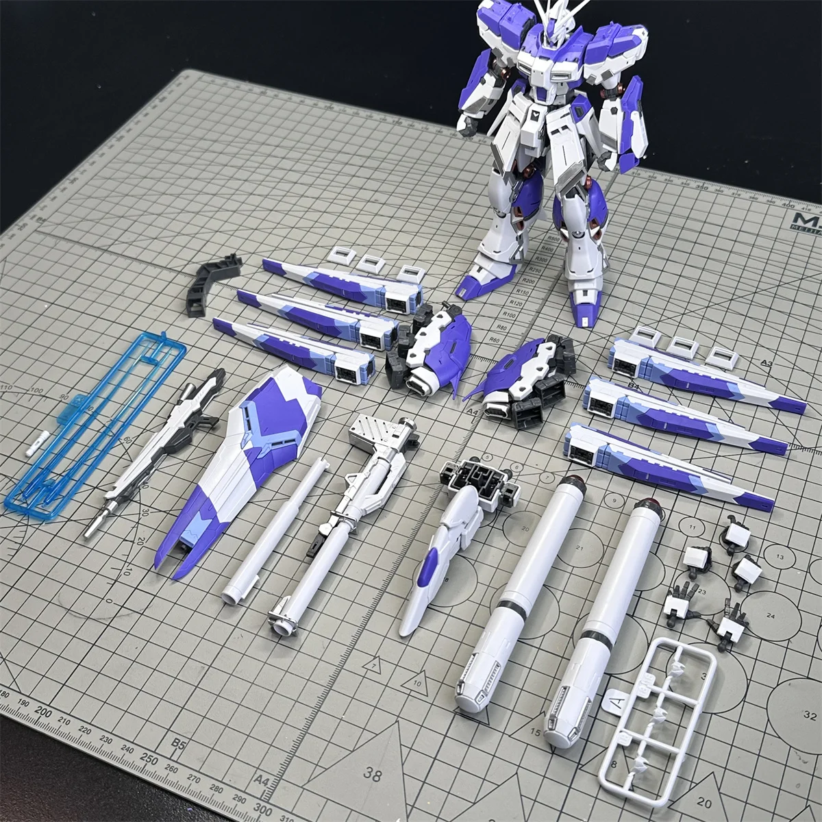 Фото Фигурка ZHUJIANG RG Purple Hi Nu Action Figures HI-V RX-92-2, аниме-фигурка, масштаб 1/144, сборная модель, пластиковые игрушки, подарок на день рождения №5