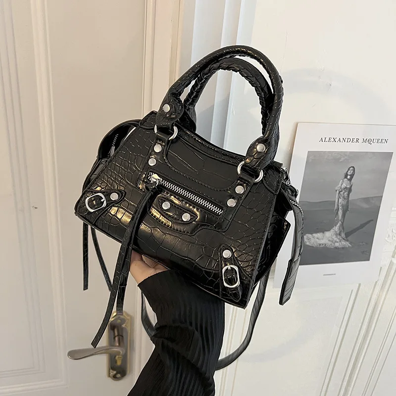 

Индивидуальная мотоциклетная сумка, новинка 2022, модная Ретро сумка с крокодиловым узором, женские сумки, трендовая сумка через плечо с закл...